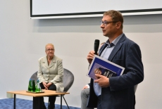 Henryka Krzwonos i Waldemar Czachur, zastępca dyrektora KSAP